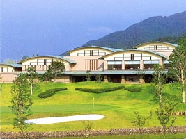 【三重】隨縁カントリークラブキャニオン上野コースの口コミ・料金は？伊賀の自然を活かしたフラットな名門コース